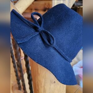 Banana Republic wool Hat navy blue L